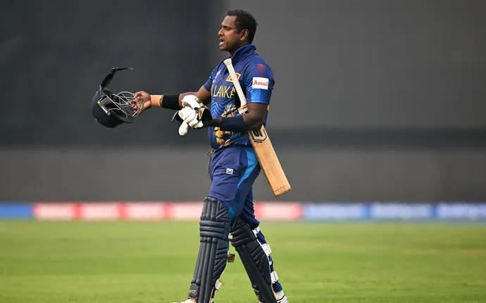 What happened with Angelo Mathews?